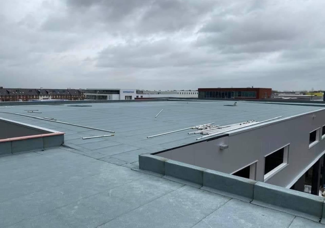Groot commercieel plat dak project